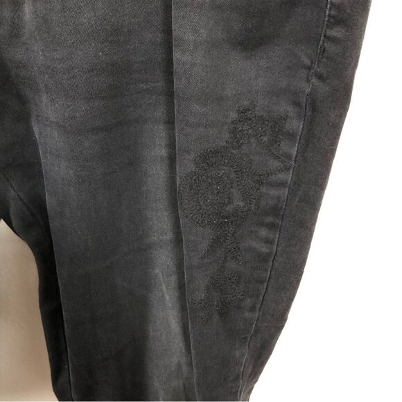 Old Navy Women's Black Embroidered Mid Rise Rockstar Jeans size 16 - Picture 3 of 7